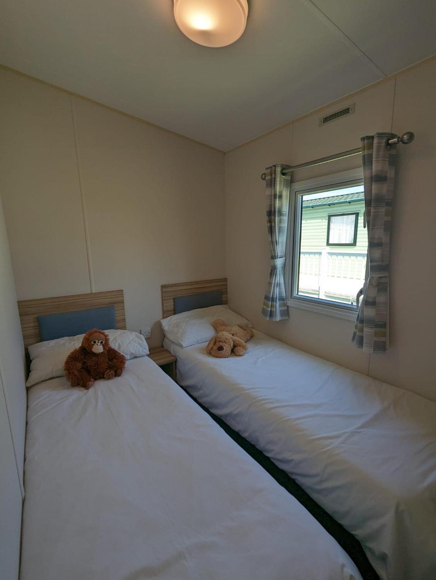 Lovely Bright Modern Caravan Swanage On Peaceful And Tranquil Holiday Park Экстерьер фото