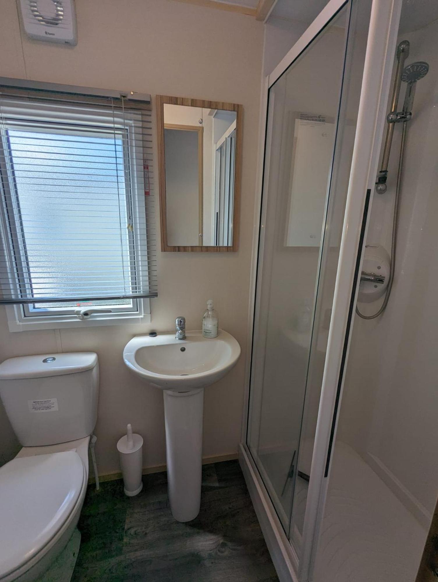 Lovely Bright Modern Caravan Swanage On Peaceful And Tranquil Holiday Park Экстерьер фото