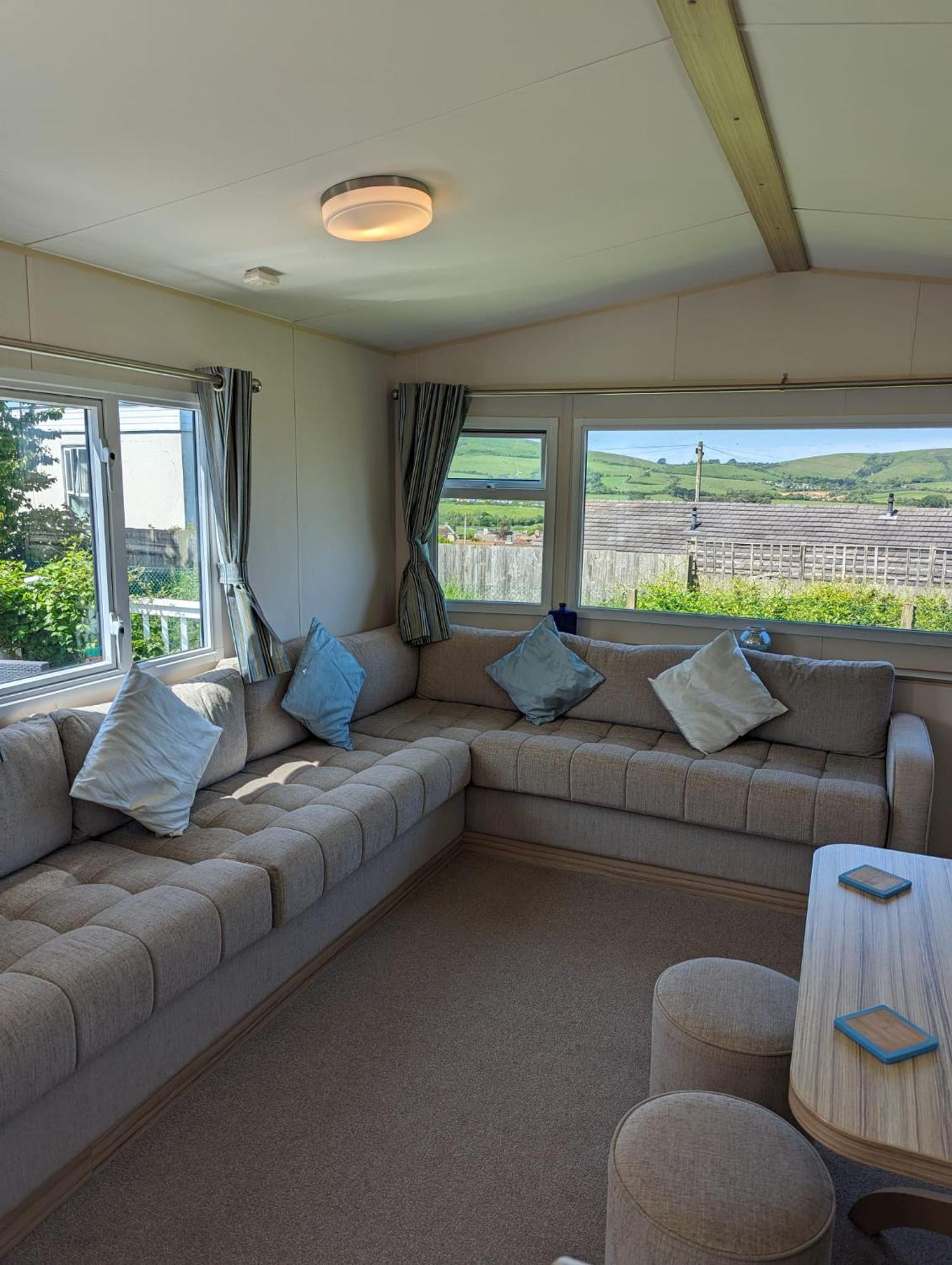 Lovely Bright Modern Caravan Swanage On Peaceful And Tranquil Holiday Park Экстерьер фото