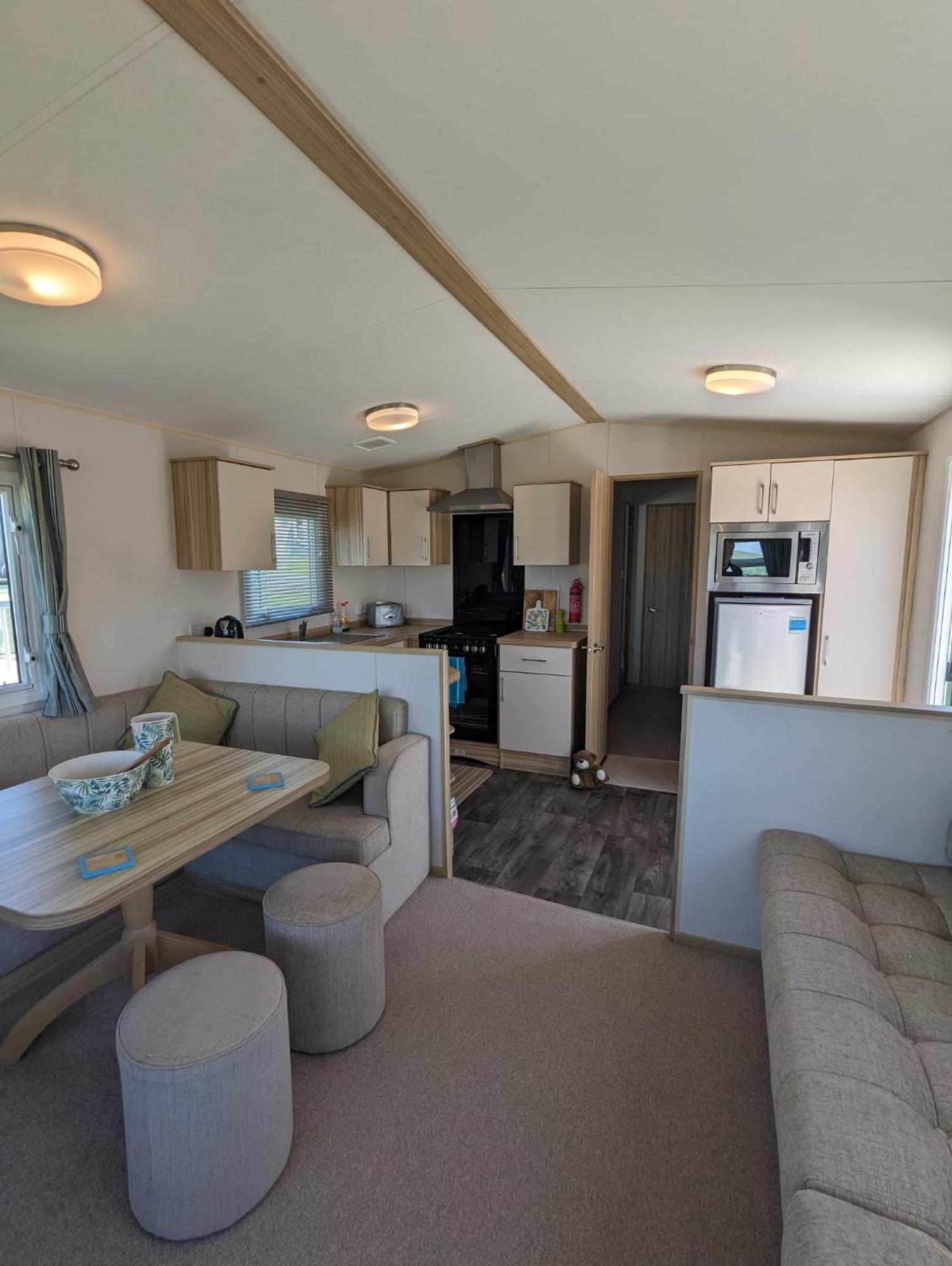 Lovely Bright Modern Caravan Swanage On Peaceful And Tranquil Holiday Park Экстерьер фото