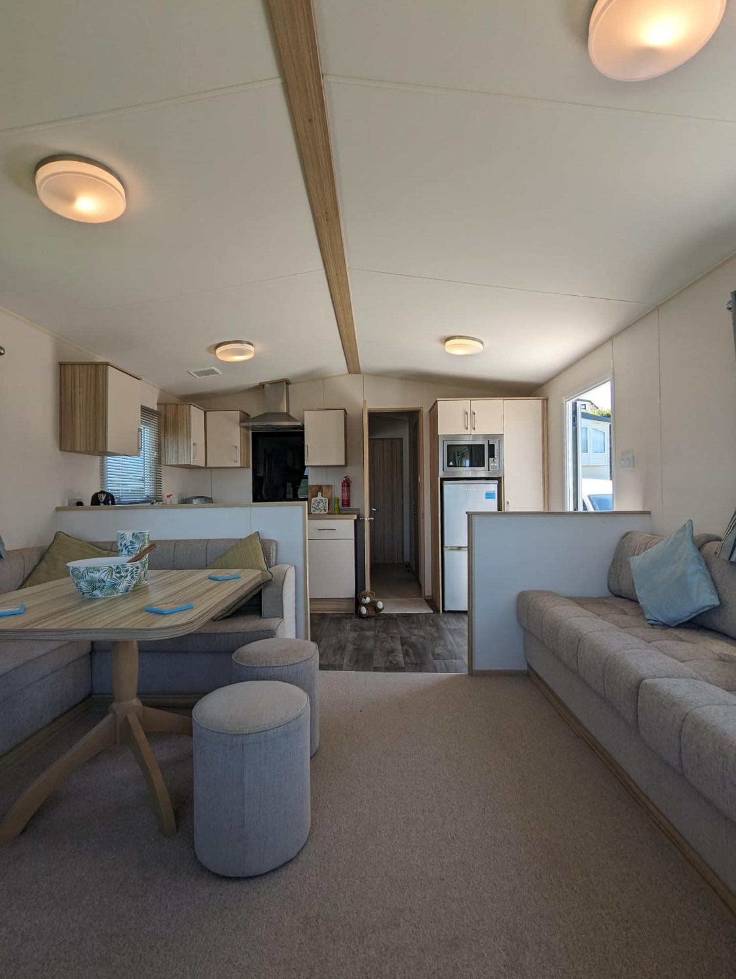 Lovely Bright Modern Caravan Swanage On Peaceful And Tranquil Holiday Park Экстерьер фото