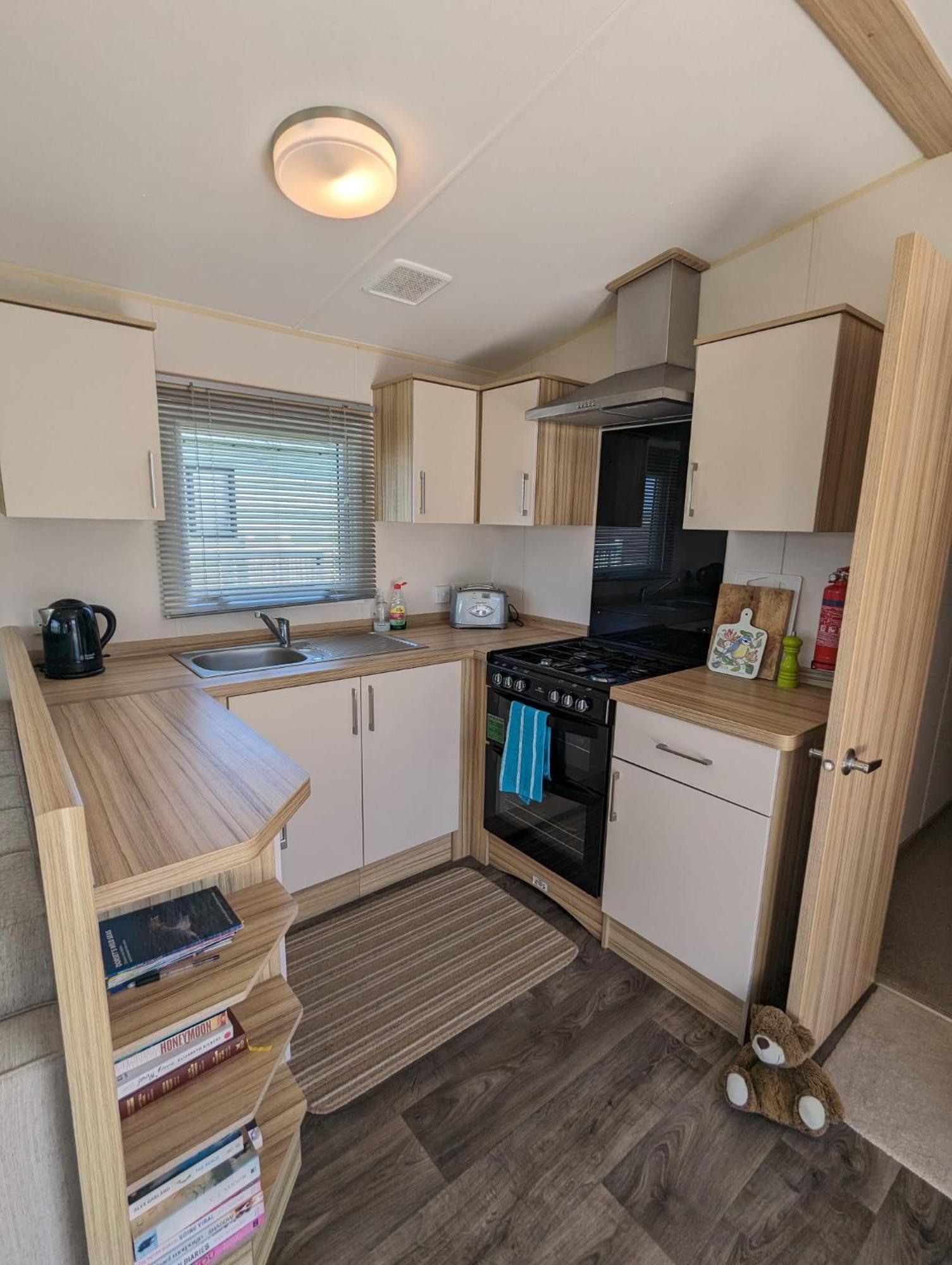 Lovely Bright Modern Caravan Swanage On Peaceful And Tranquil Holiday Park Экстерьер фото